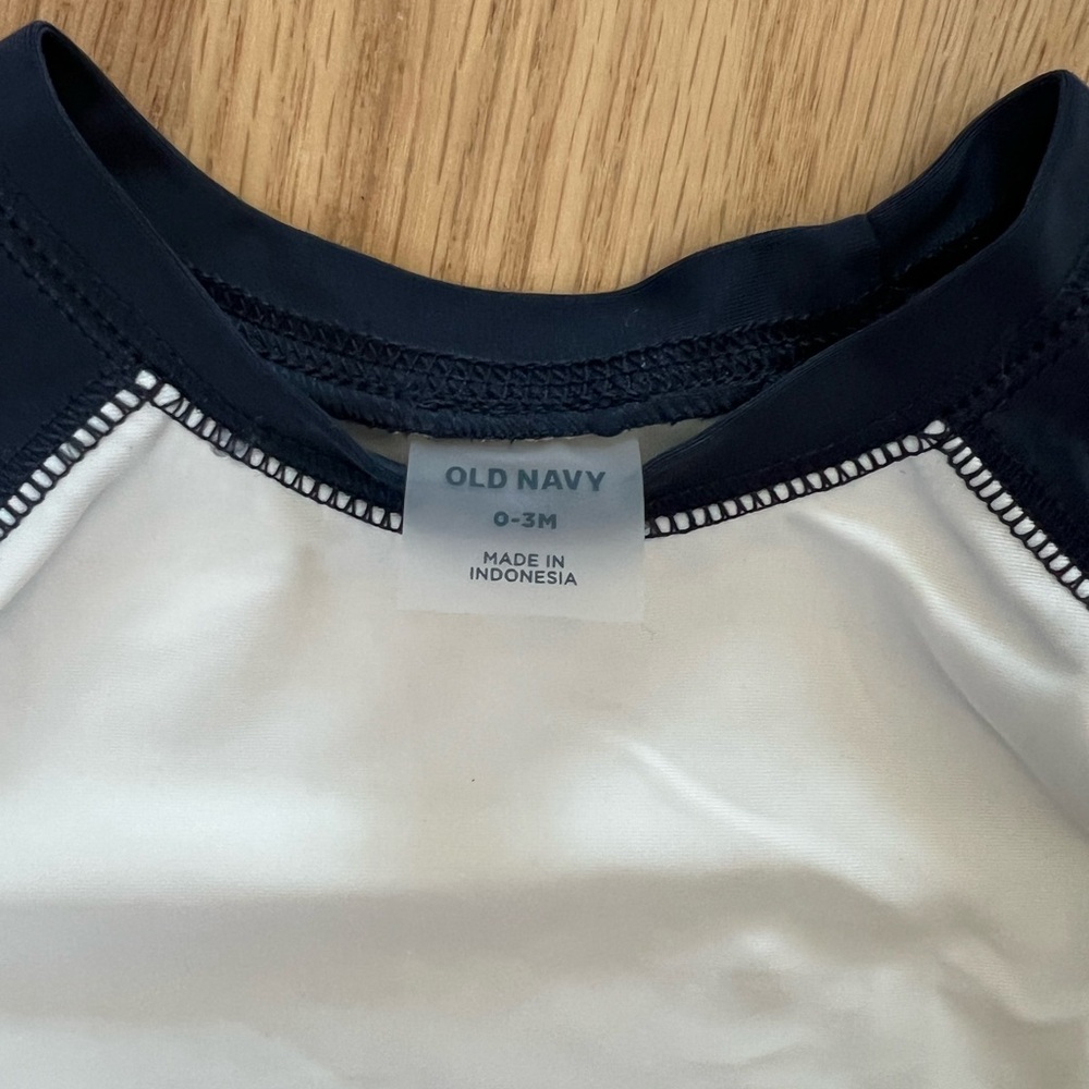 Old Navy baby boy swimsuit 0-3 months - Picture 4 of 4
